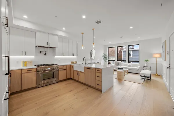 $1,699,000 | 136 West 8th Street, Unit 3, Boston, MA 02127