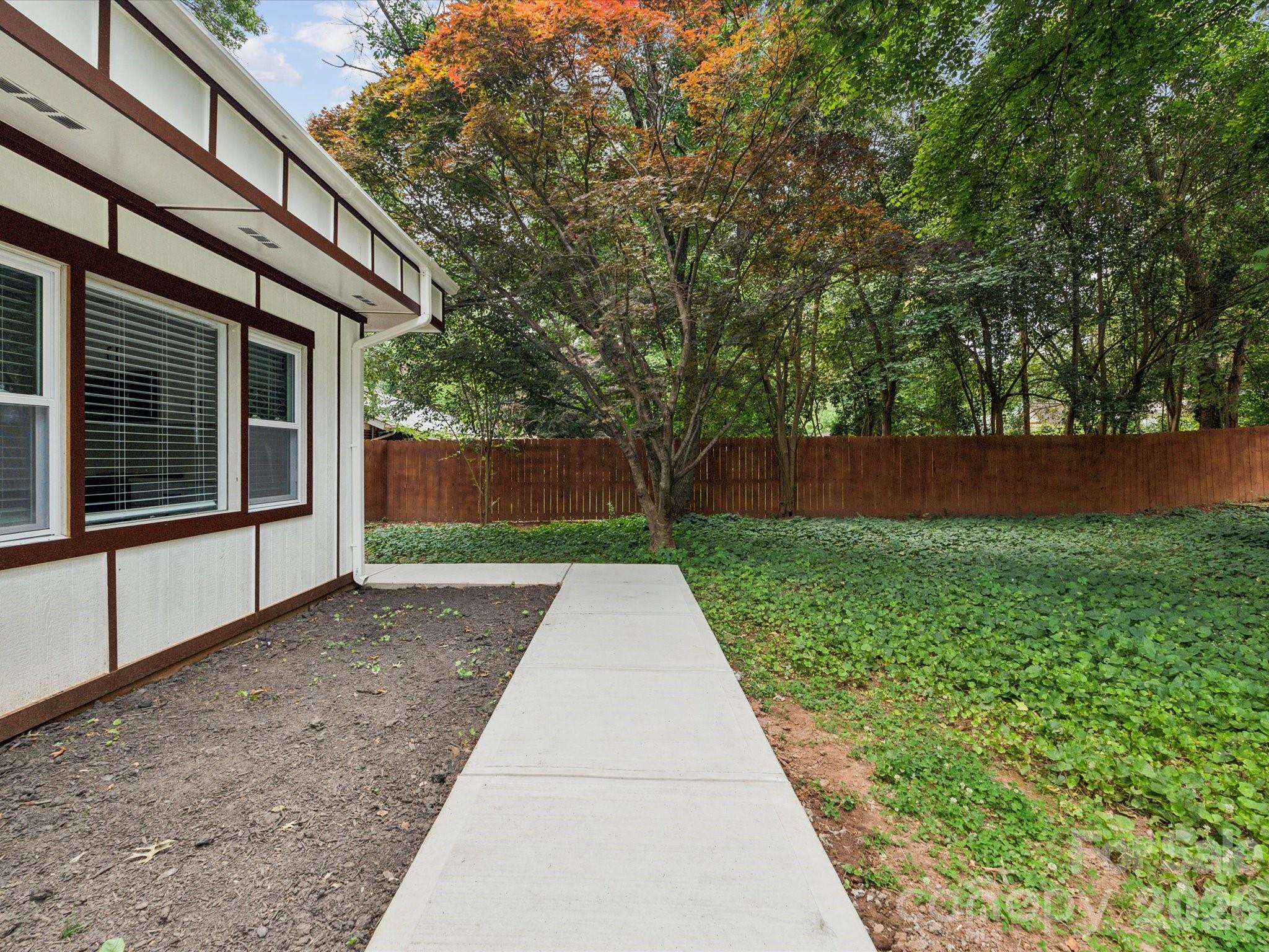 2000 Tyvola Road Charlotte, NC 28210 - Photo 32 of 32 a view of backyard with green space