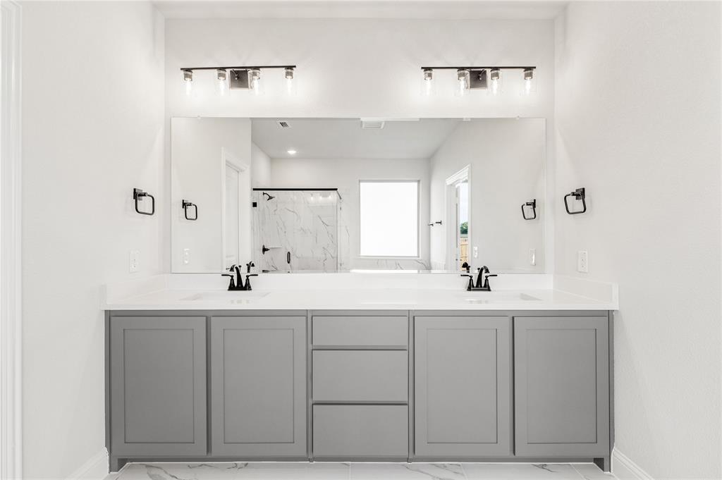 623 Crystal Lk Lane Red Oak, TX 75154 - Photo 19 of 36