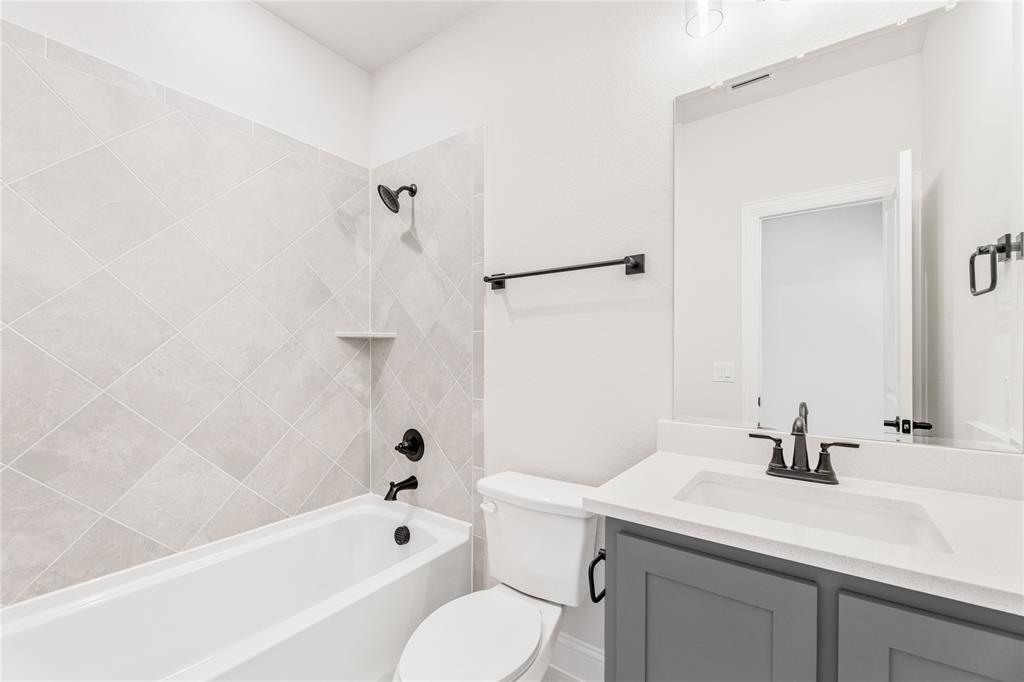 623 Crystal Lk Lane Red Oak, TX 75154 - Photo 20 of 36