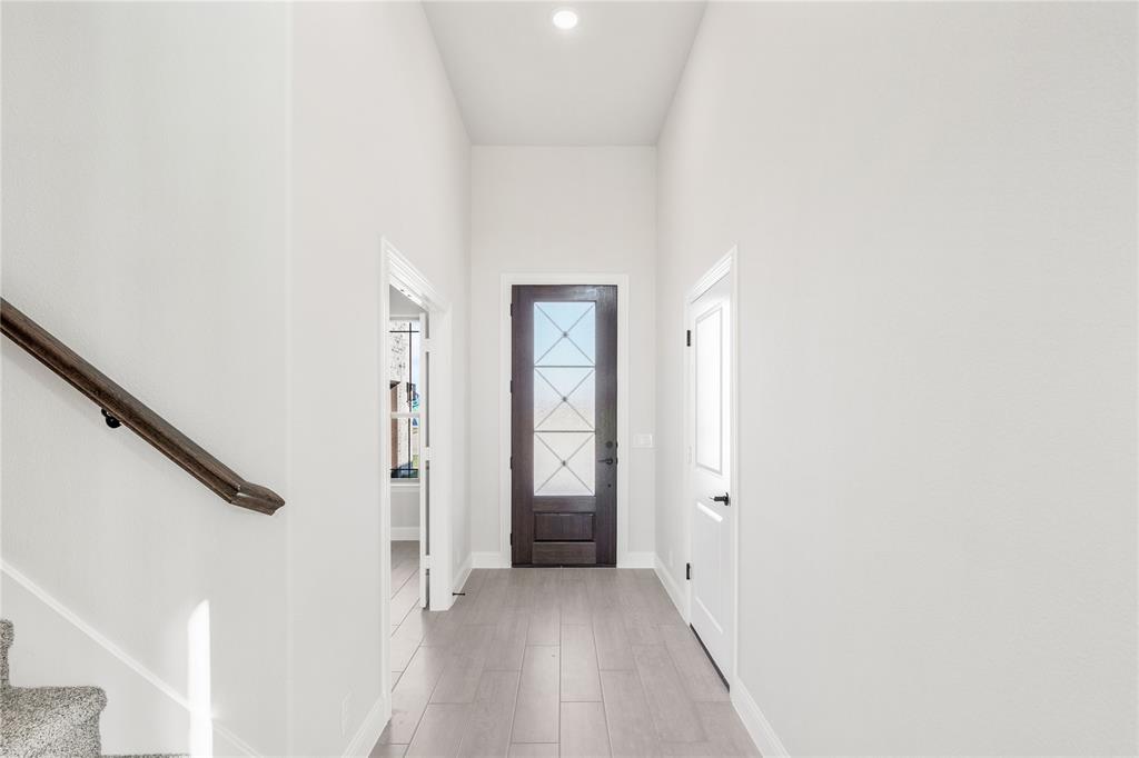 623 Crystal Lk Lane Red Oak, TX 75154 - Photo 5 of 36