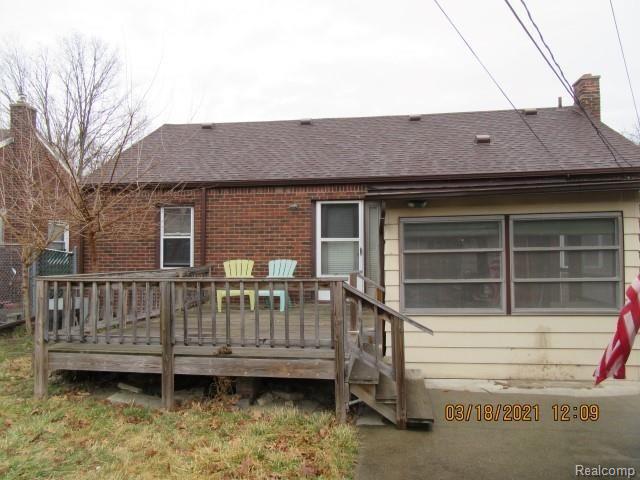 15583 Champaign Road Allen Park, MI 48101 - Photo 40 of 43 Back Deck.JPG
