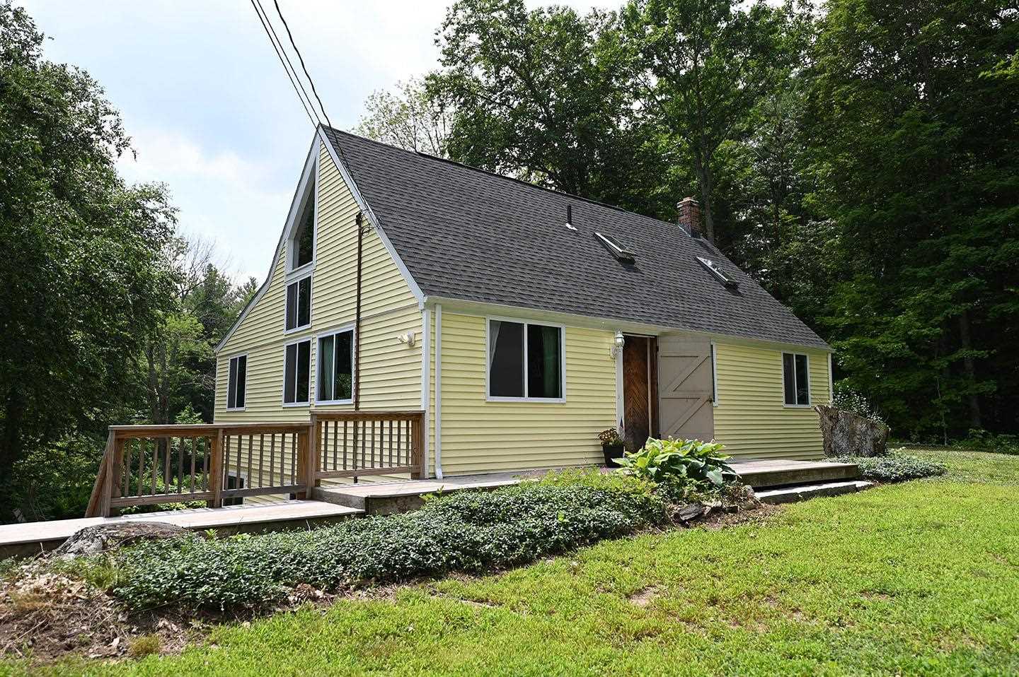 103 Island Pond Road Derry, NH 03038 - Photo 35 of 39
