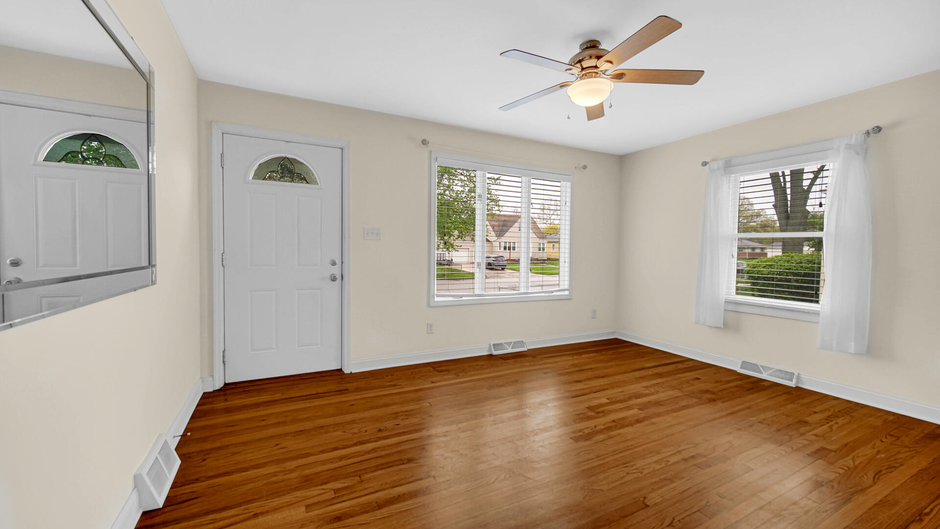 214 North Jay Avenue Griffith, IN 46319 - Photo 9 of 19 1920x1080