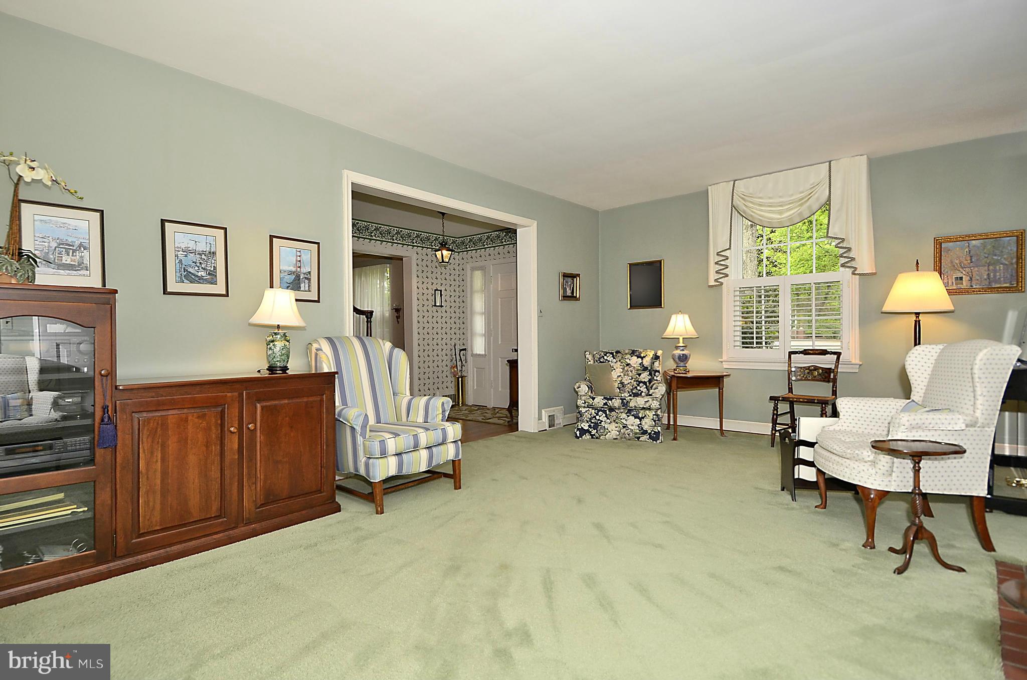 6300 Poe Road Bethesda, MD 20817 - Photo 12 of 29 Living Room