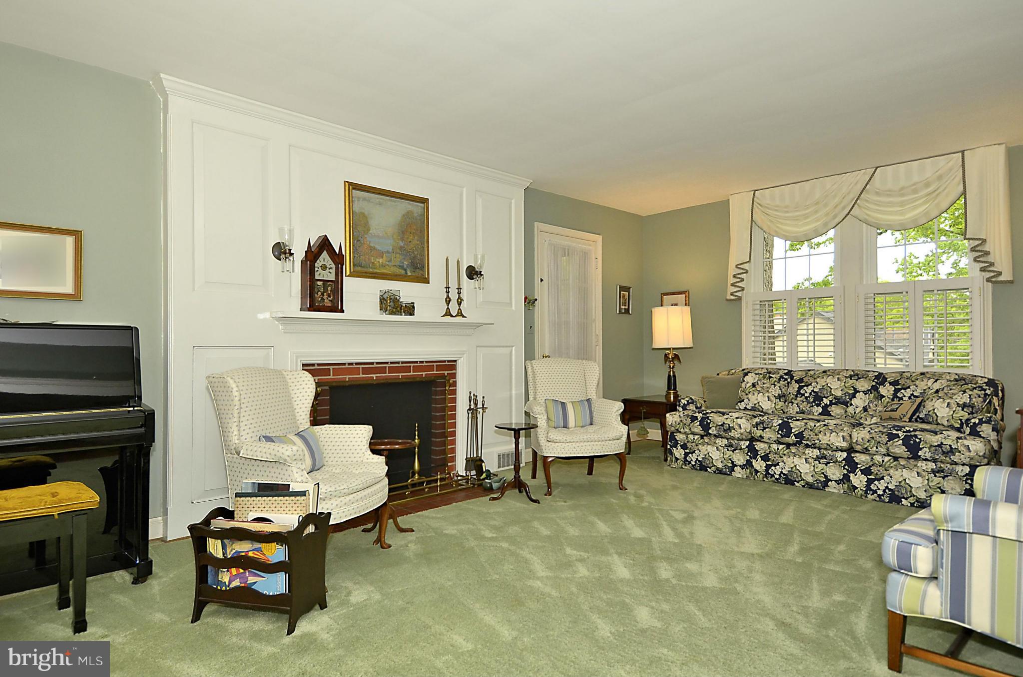 6300 Poe Road Bethesda, MD 20817 - Photo 13 of 29 Living Room