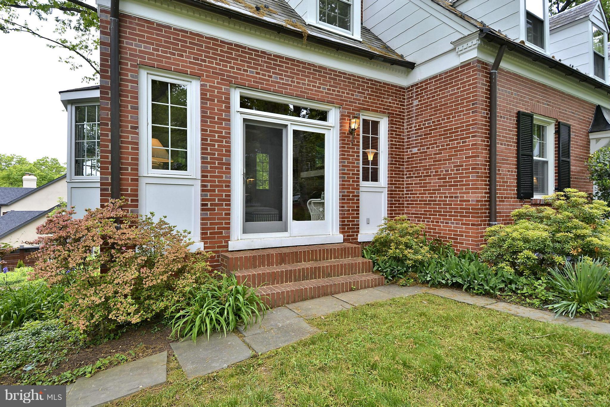 6300 Poe Road Bethesda, MD 20817 - Photo 4 of 29 Exterior (Front)