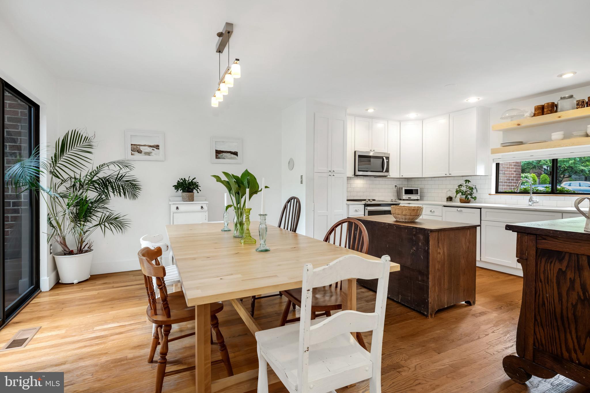 11738 Indian Ridge Road Reston, VA 20191 - Photo 5 of 26