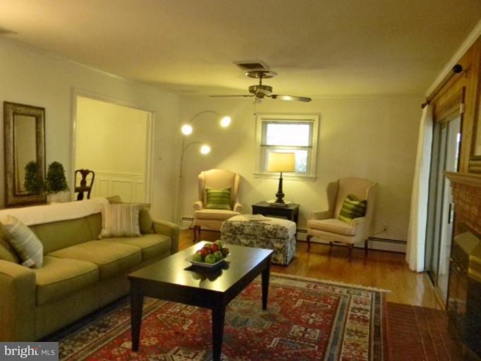 4420 Laurel Road Alexandria, VA 22309 - Photo 5 of 24 Family room with walk-out to sunroom and deck