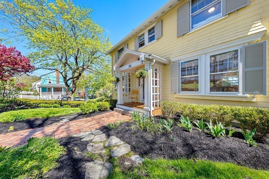 311 Gray Street Arlington, MA 02476 - Photo 4 of 41 Gallery Image 4