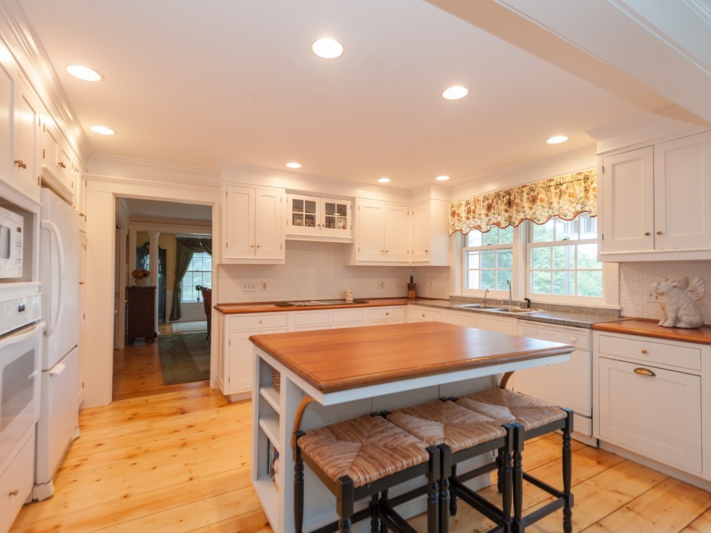 254 Bolton Road Harvard, MA 01451 - Photo 6 of 30