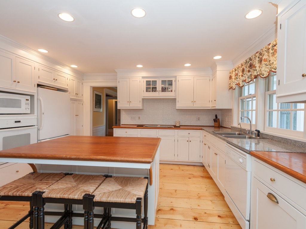254 Bolton Road Harvard, MA 01451 - Photo 8 of 30