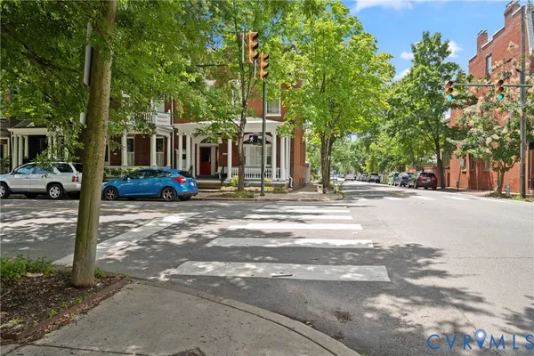 $1,800 | 1527 Grove Avenue, Unit 2, Richmond, VA 23220