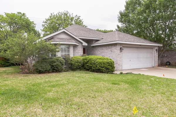 $2,150 | 366 Dalhart Drive, Weatherford, TX 76086