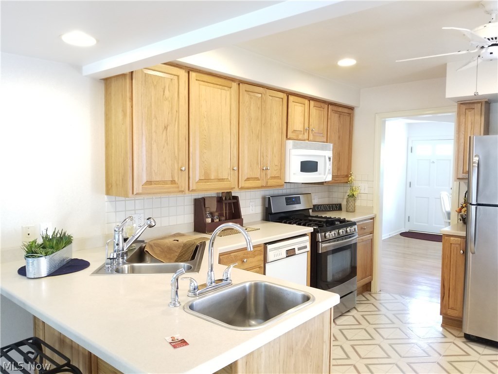 28916 Ridge Road Wickliffe, OH 44092 - Photo 4 of 29 Gallery Image 4