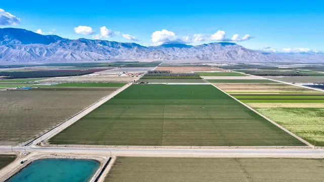 a view of a tennis court