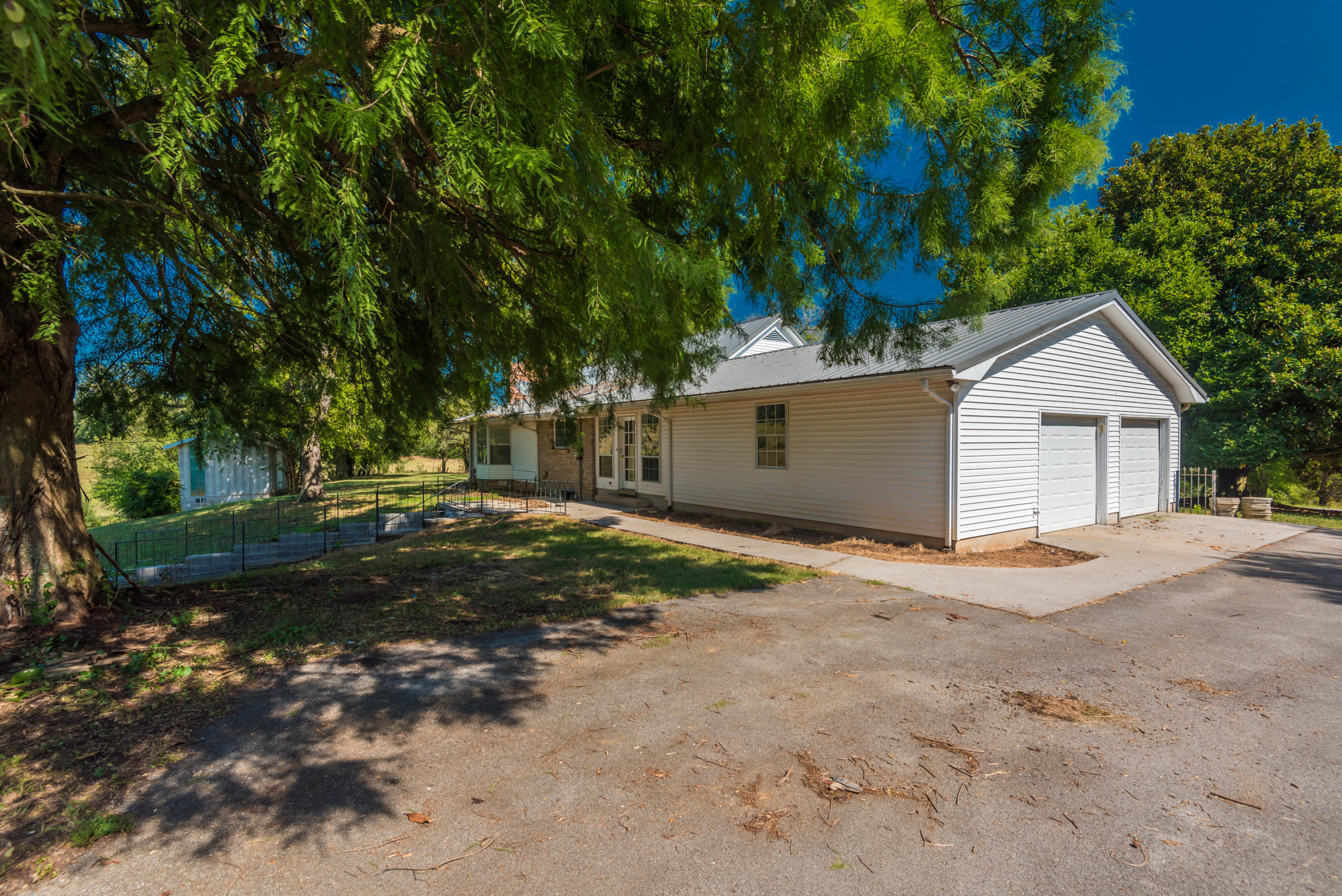 1031 Federal Road Madisonville, TN 37354 - Photo 2 of 36 1031FederalRd-41