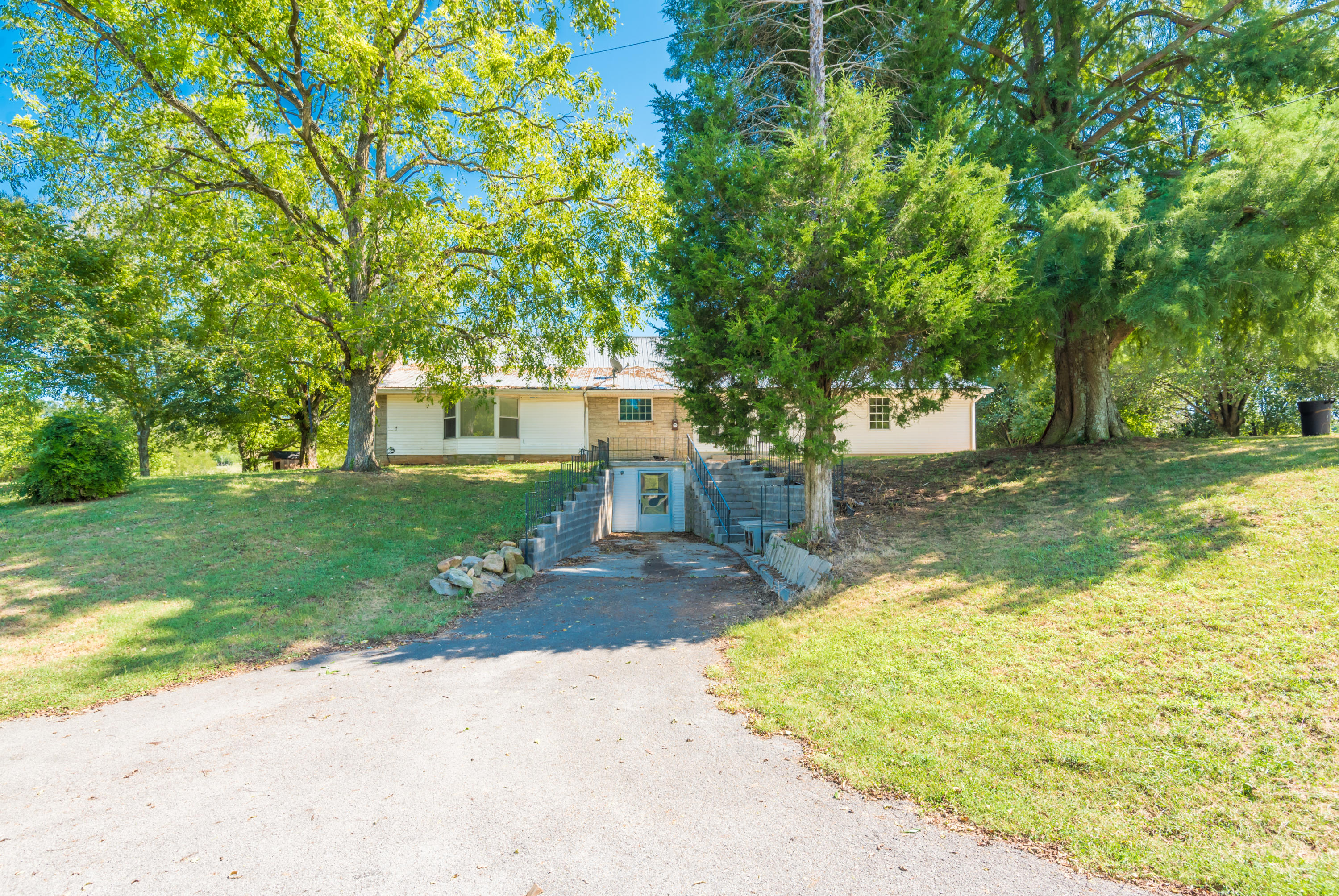 1031 Federal Road Madisonville, TN 37354 - Photo 3 of 36 1031FederalRd-37
