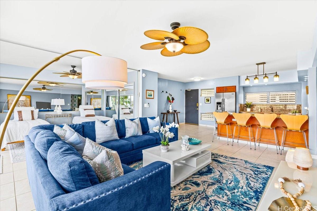 2161 Kalia Road, Unit 402 Honolulu, HI 96815 - Photo 12 of 25 a living room with furniture a rug and a floor