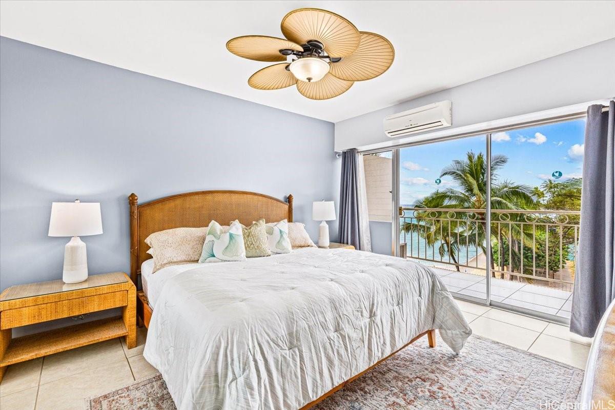 2161 Kalia Road, Unit 402 Honolulu, HI 96815 - Photo 20 of 25 a bedroom with a bed and a chandelier