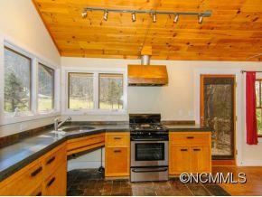 85 Johnny Marlow Road Fairview, NC 28730 - Photo 12 of 22 Gallery Image 12