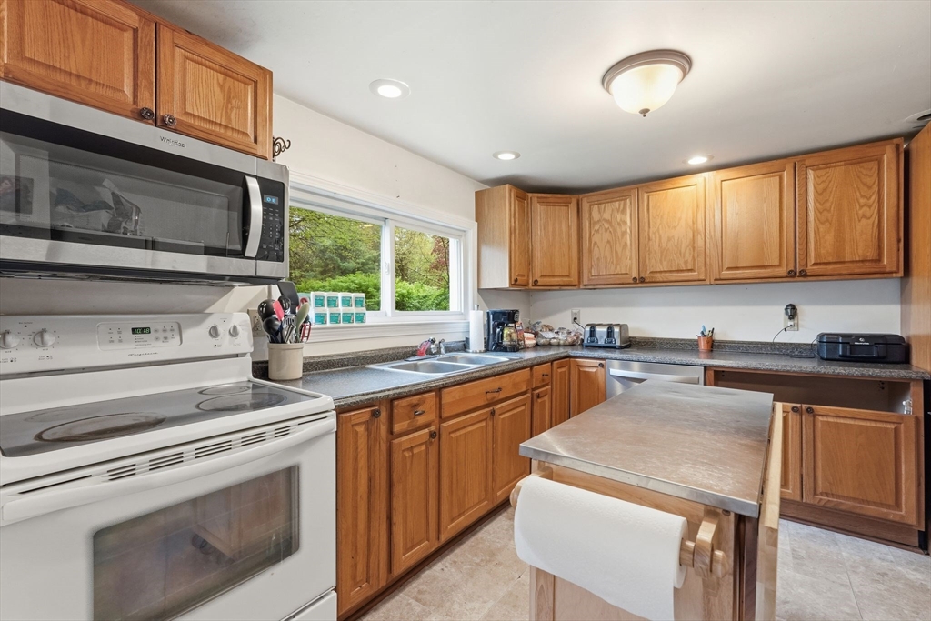 8 Shutesbury Road Amherst, MA 01002 - Photo 14 of 31