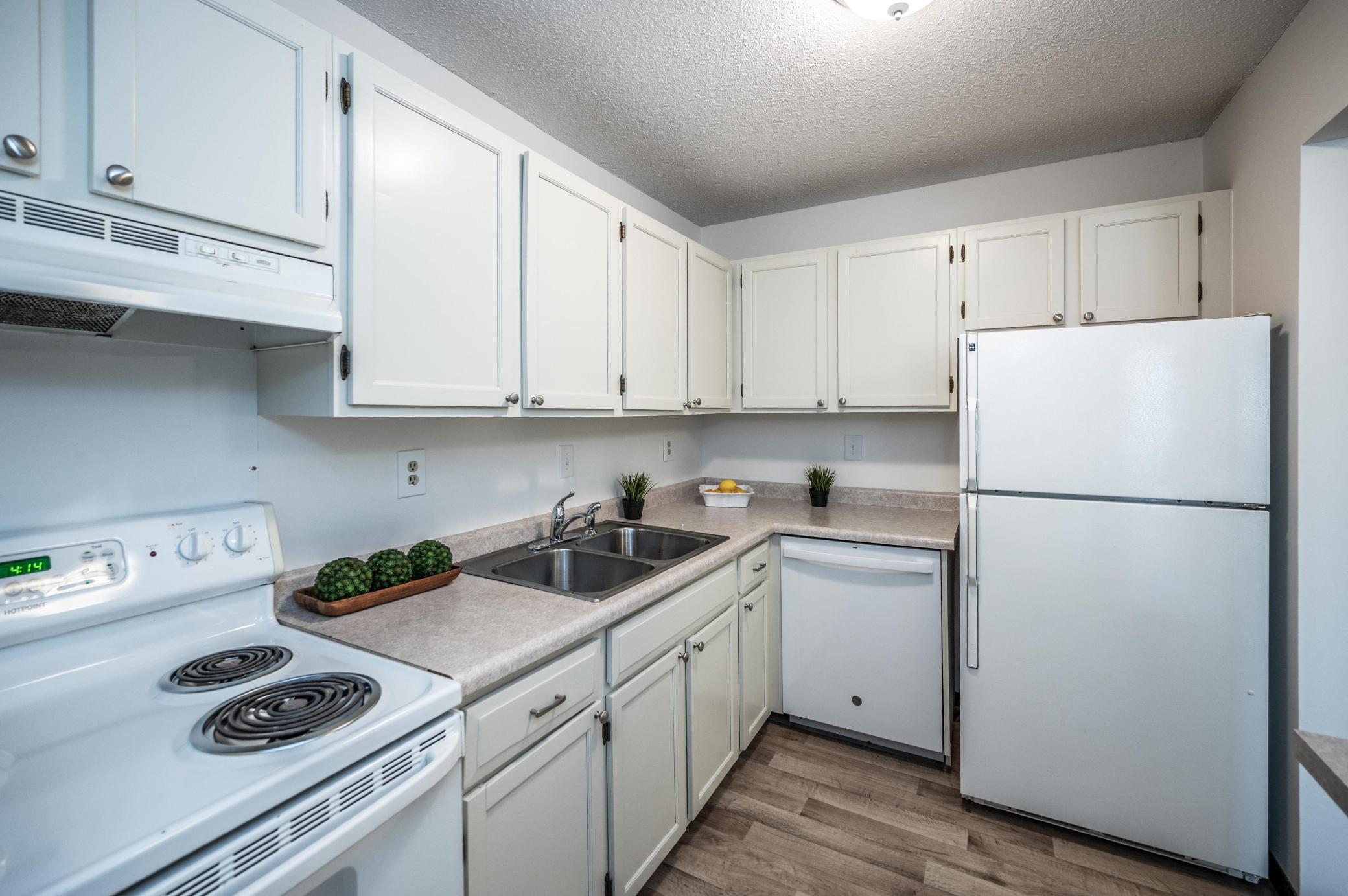 10301 Cedar Lake Road, Unit 320 Minnetonka, MN 55305 - Photo 8 of 28
