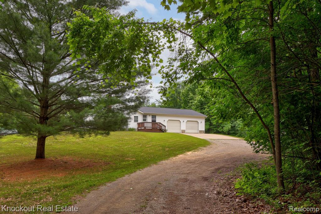 6275 Caine Road Vassar, MI 48768 - Photo 1 of 69