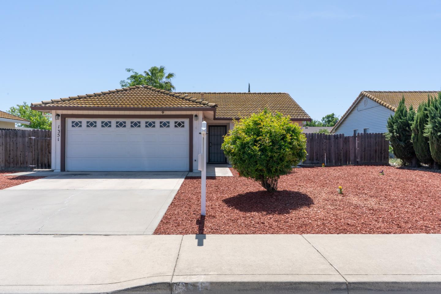1351 Chukar Street Los Banos, CA 93635 - Photo 2 of 34 front view of a house