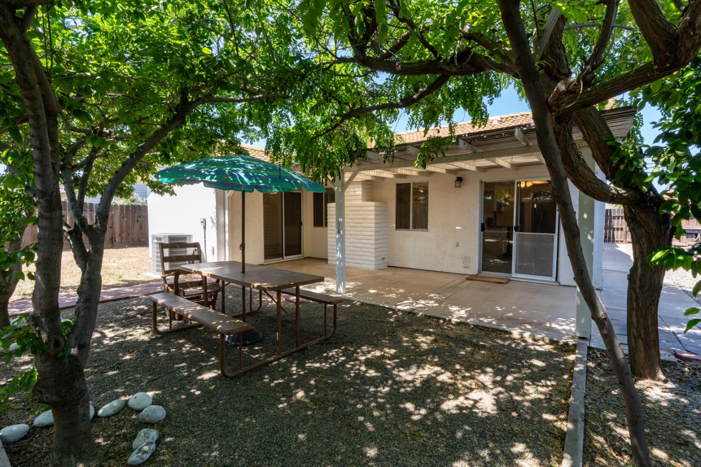 1351 Chukar Street Los Banos, CA 93635 - Photo 27 of 34 a backyard of a house with table and chairs