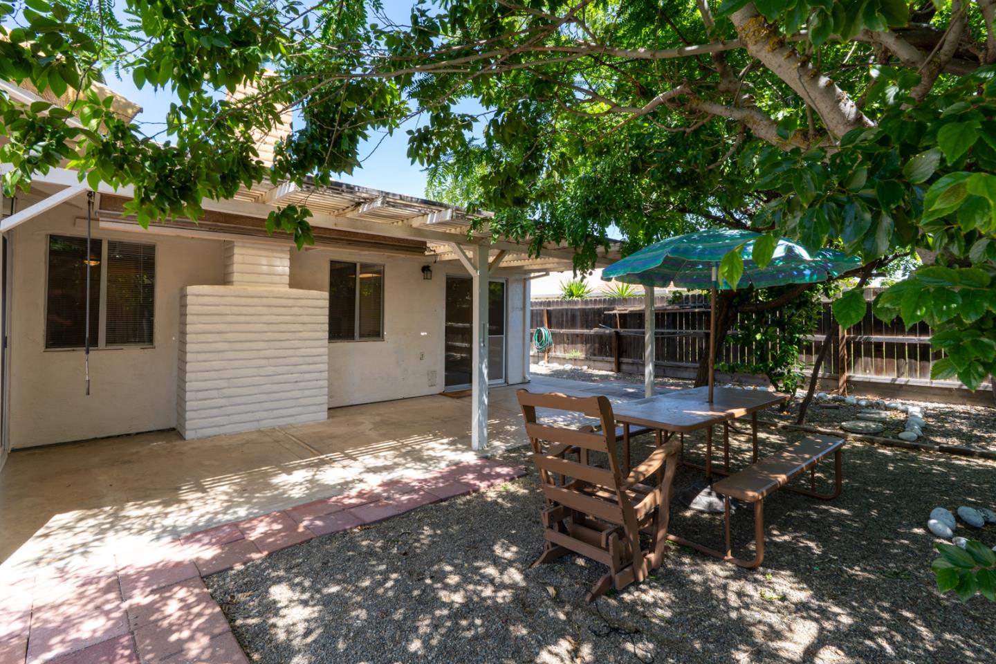 1351 Chukar Street Los Banos, CA 93635 - Photo 34 of 34 a backyard of a house with table and chairs