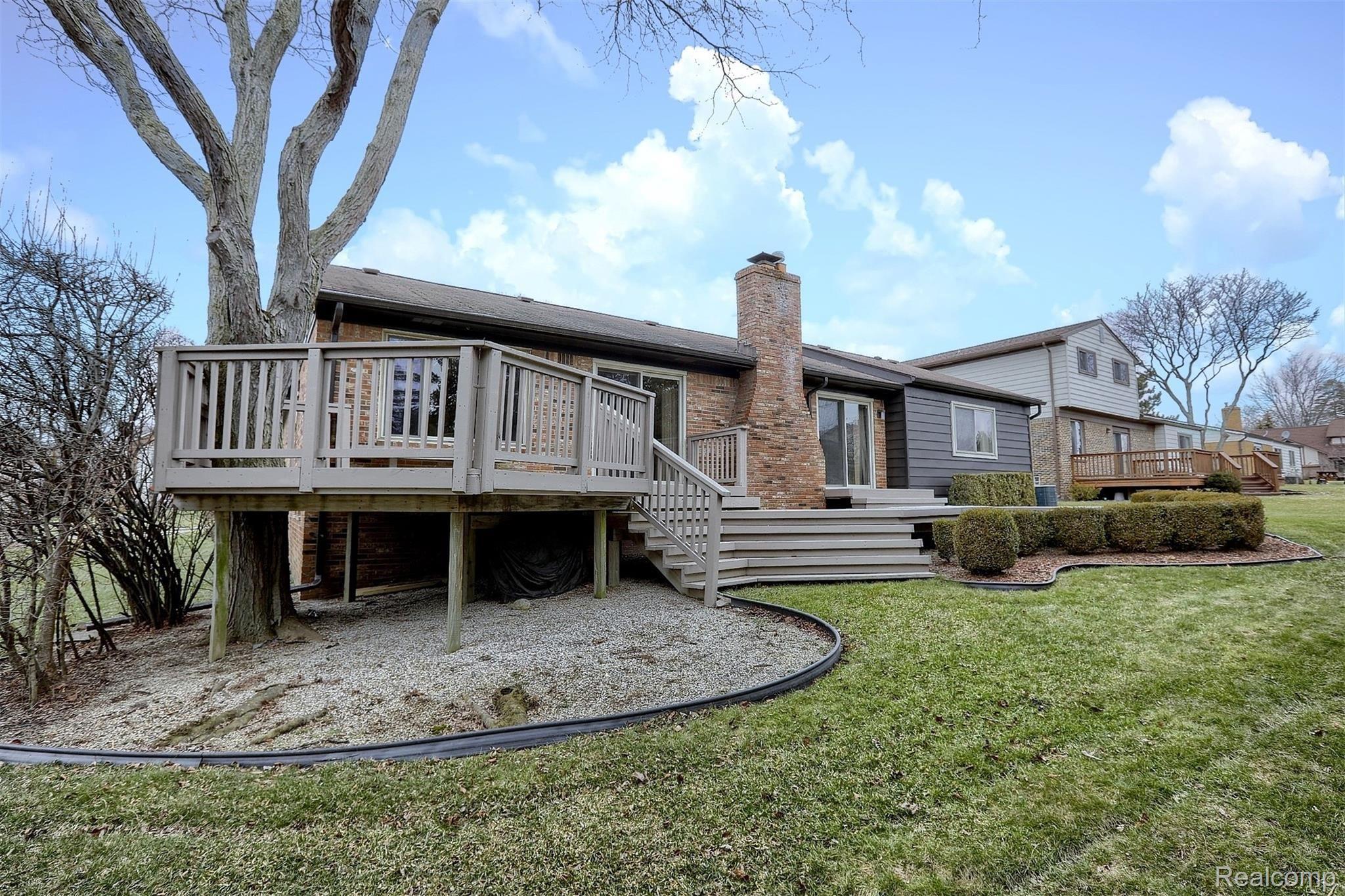 2049 Cumberland Road Rochester, MI 48307 - Photo 32 of 33 32-Rear 2nd View.jpg