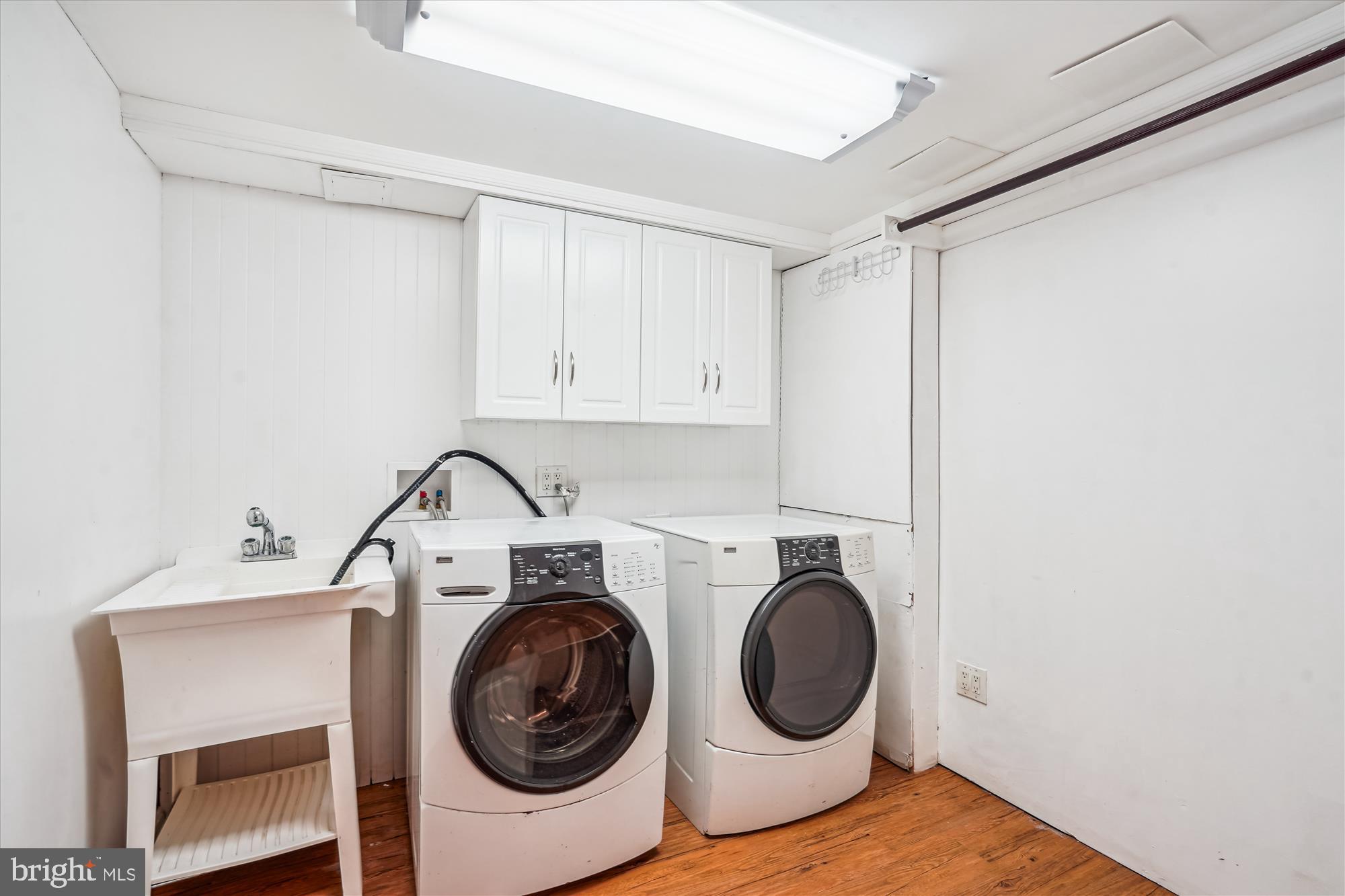 8322 Cushing Court Springfield, VA 22153 - Photo 31 of 57 a utility room with sink dryer and washer