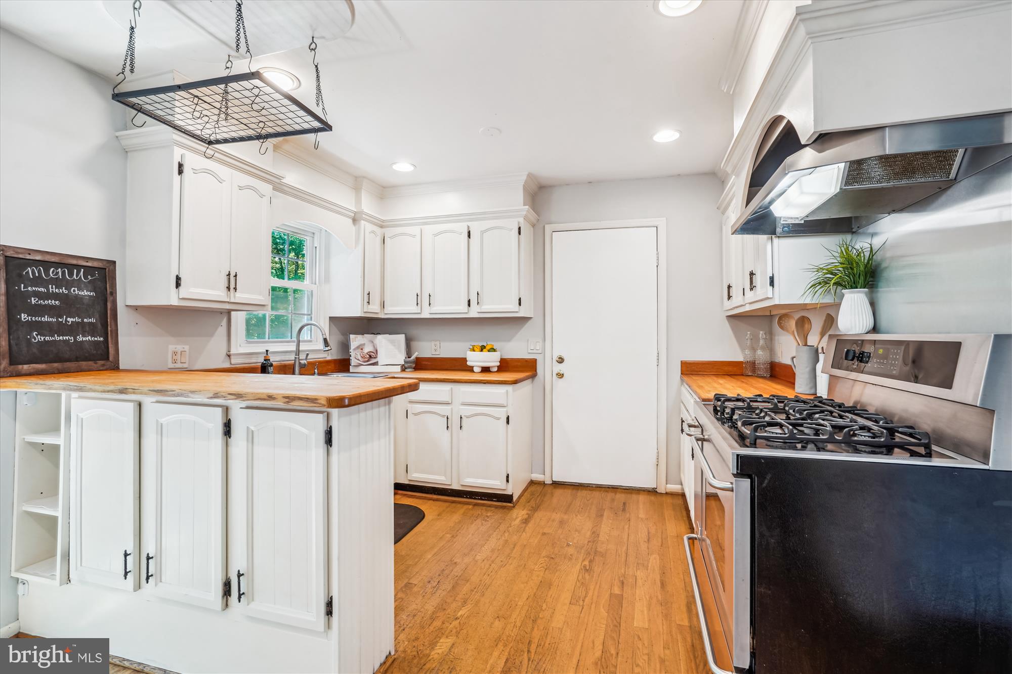 8322 Cushing Court Springfield, VA 22153 - Photo 9 of 57 Kitchen