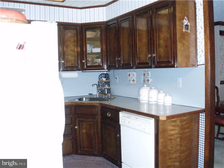 12753 Hollins Road Philadelphia, PA 19154 - Photo 5 of 17 Kitchen