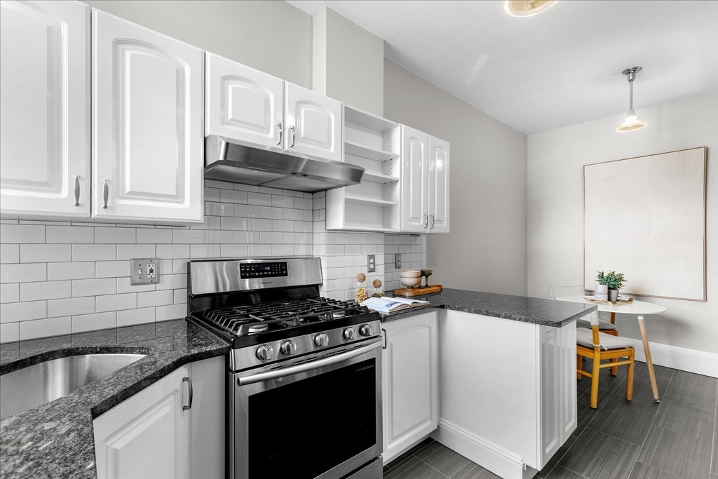 9 Verndale Street, Unit 2 Brookline, MA 02446 - Photo 14 of 39