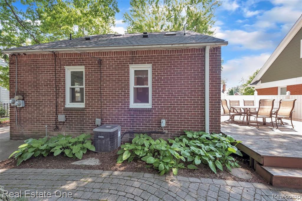 1750 Dorothea Road Berkley, MI 48072 - Photo 30 of 33