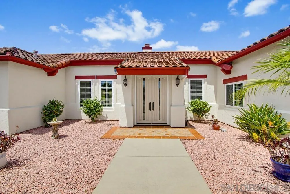 2071 Winamar Place Escondido, CA 92029 - Photo 4 of 43