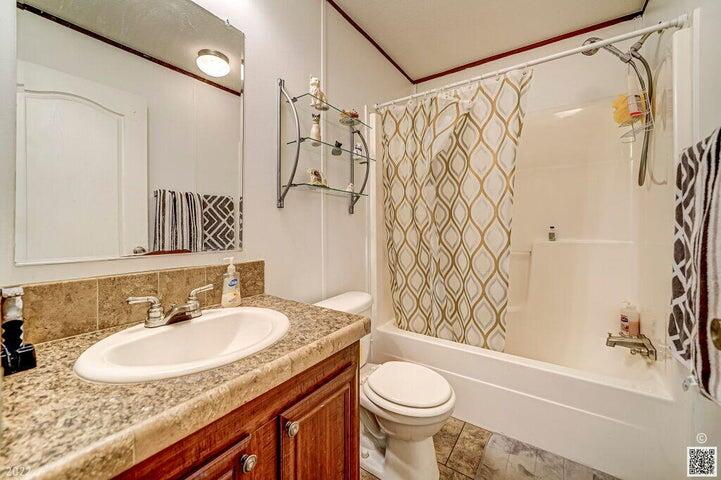 2075 McNutt Road Augusta, GA 30906 - Photo 15 of 20 2nd bathroom
