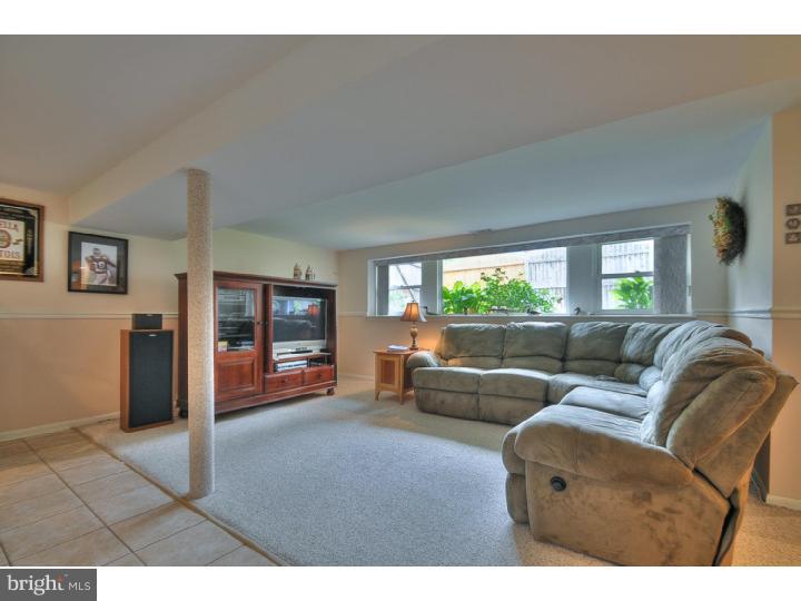 910 Chesterfield Road Barrington, NJ 08033 - Photo 15 of 25 Family Room