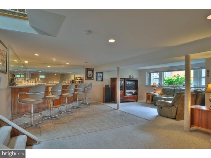 910 Chesterfield Road Barrington, NJ 08033 - Photo 17 of 25 Family Room