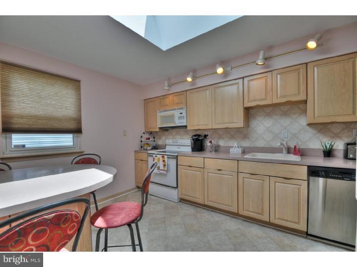 910 Chesterfield Road Barrington, NJ 08033 - Photo 7 of 25 Kitchen