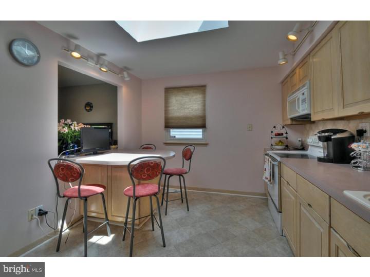 910 Chesterfield Road Barrington, NJ 08033 - Photo 8 of 25 Kitchen