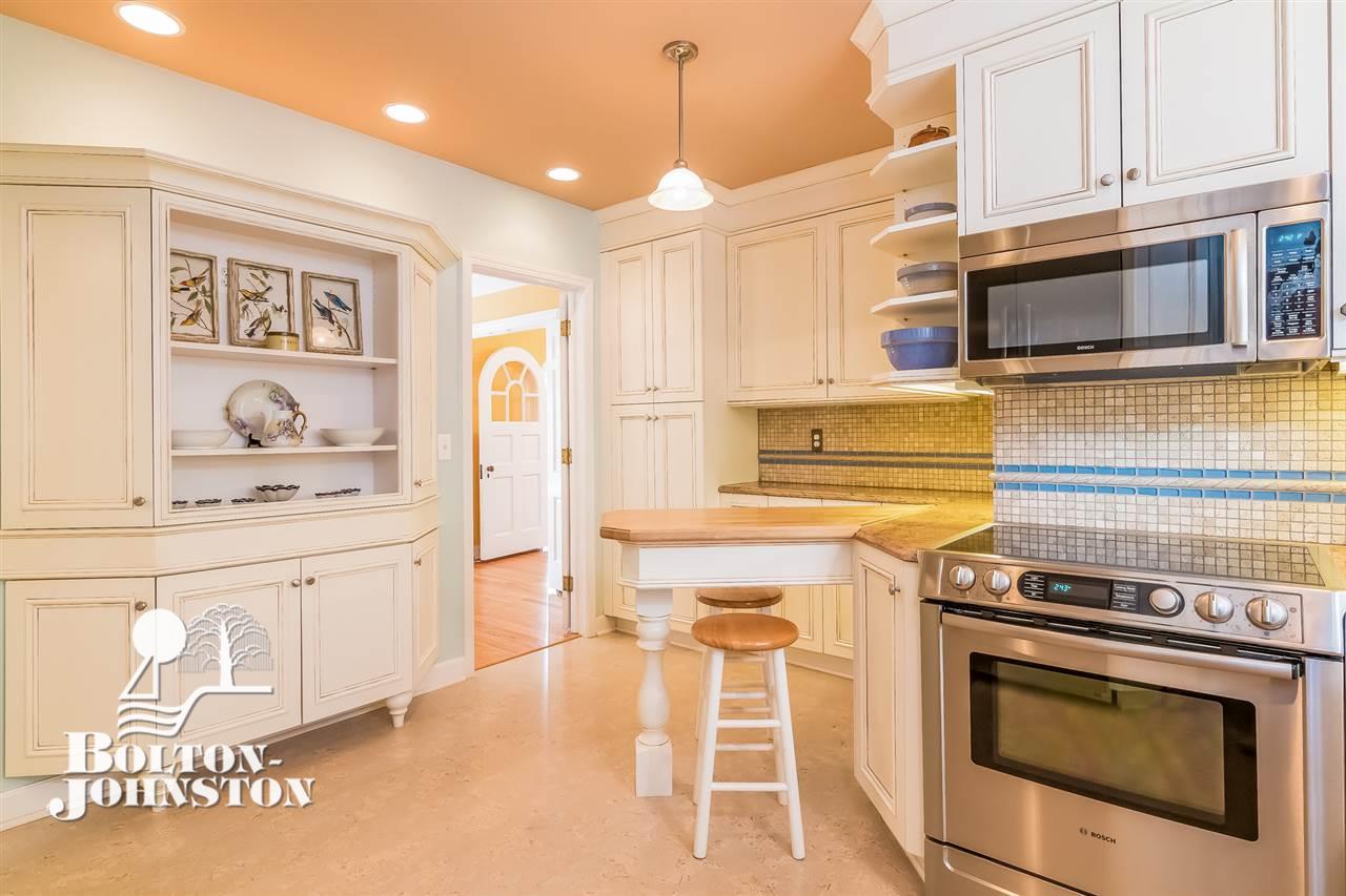 172 Merriweather Road Grosse Pointe, MI 48236 - Photo 17 of 50 Gourmet Kitchen