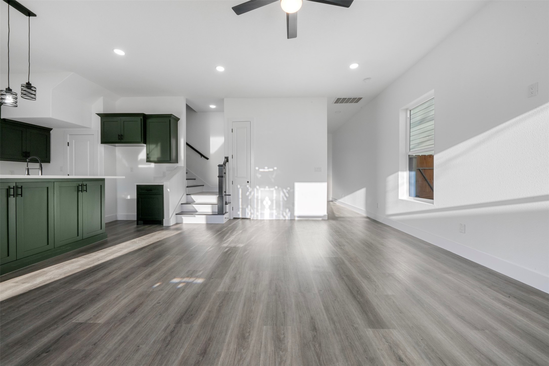 1308 Duff Lane Houston, TX 77022 - Photo 5 of 34