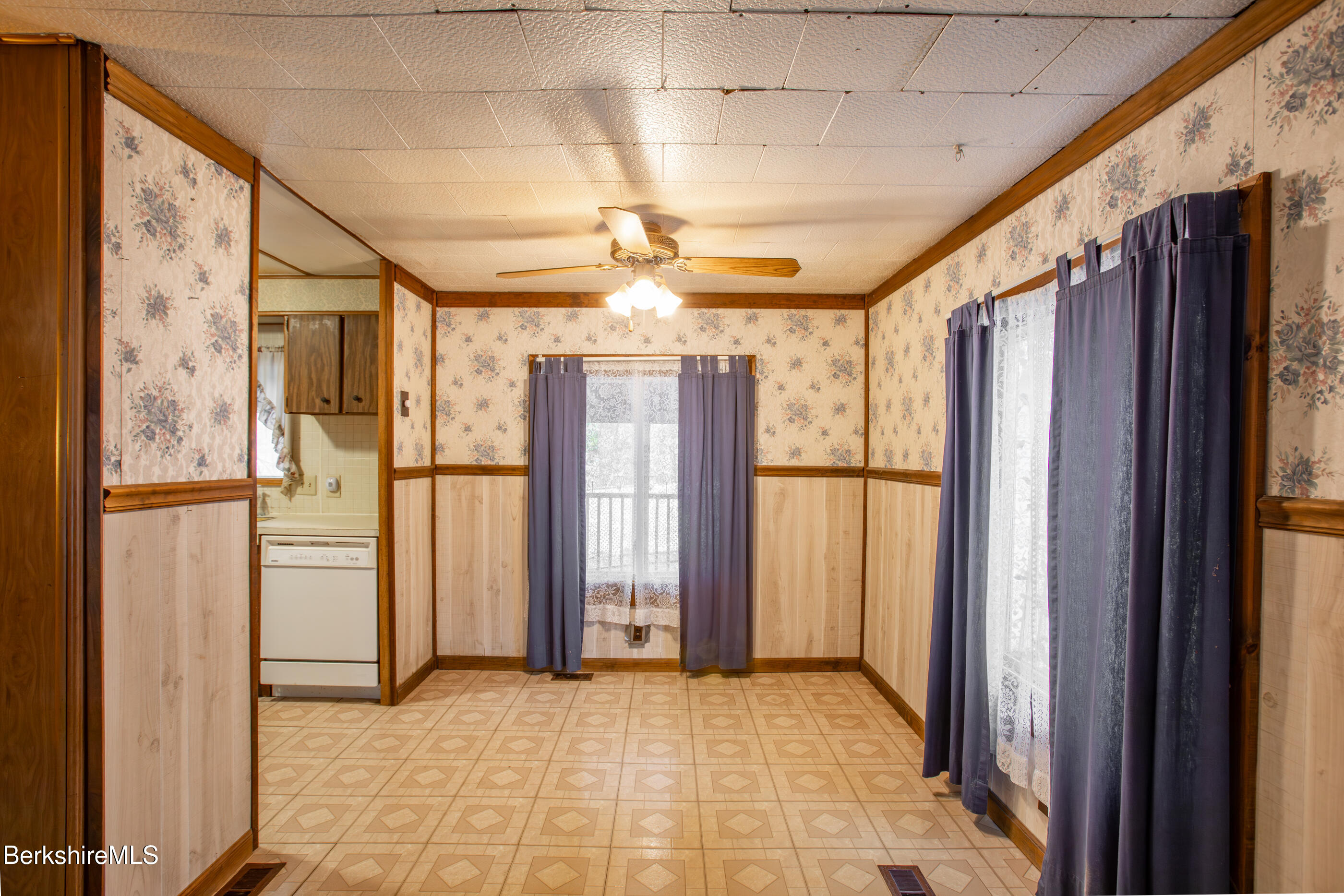 21 Overlook Terrace Adams, MA 01220 - Photo 7 of 31 a view of entryway with wooden floor
