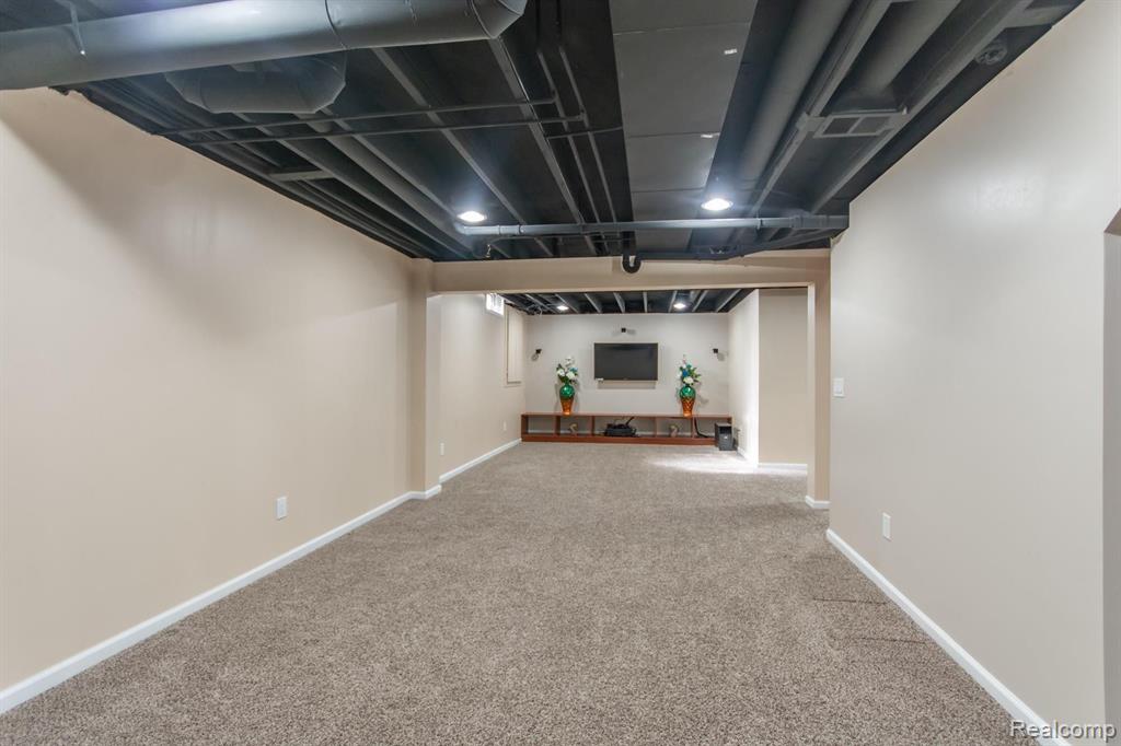 2074 Mapleridge Road Rochester Hills, MI 48309 - Photo 38 of 48