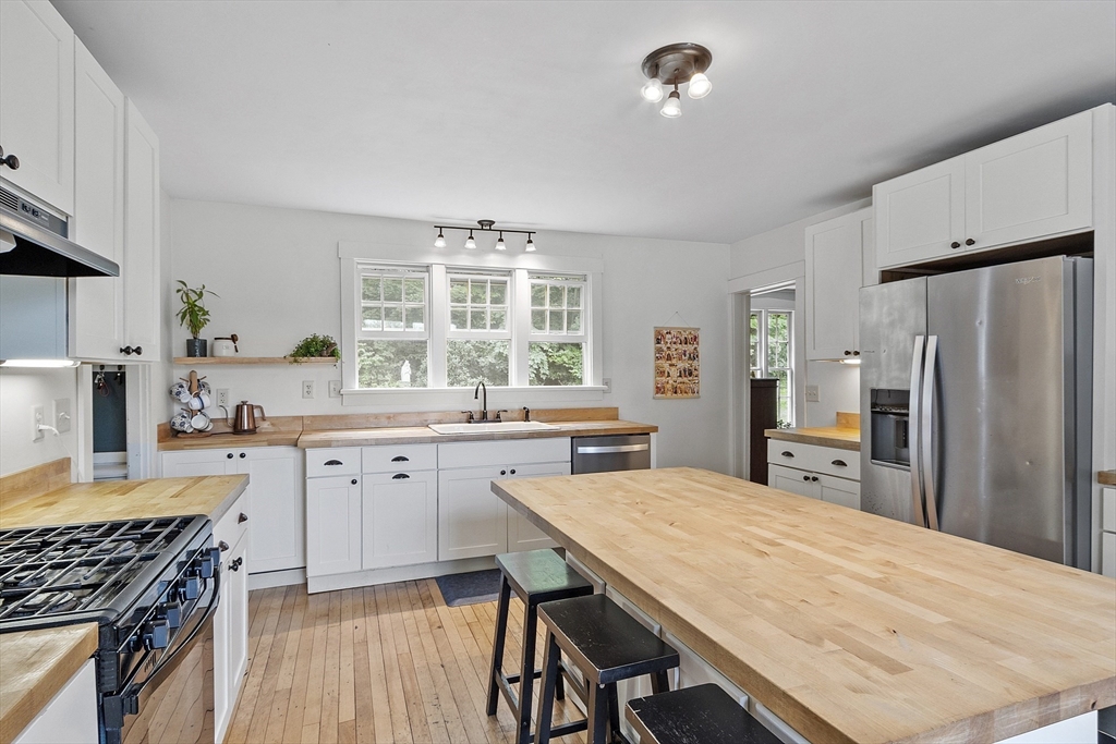 24 Maple Street Sterling, MA 01564 - Photo 8 of 38