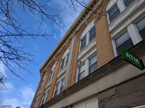 $2,600 | 385 George Street, Unit 3B, New Brunswick, NJ 08901