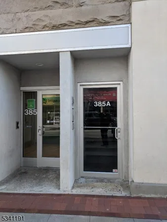 $2,600 | 385 George Street, Unit 3B, New Brunswick, NJ 08901